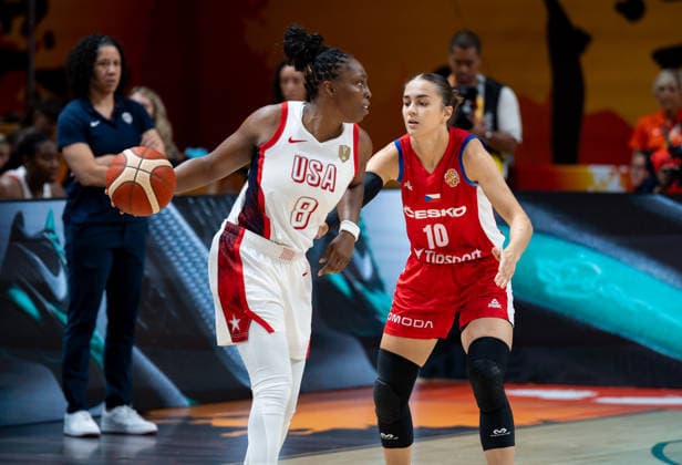 USA v Czechia: Group D - FIBA Women s Basketball World Cup Germany 2026 Chelsea Gray and Eliska Joklova play during the FIBA Women s Basketball World Cup 2026 match between the United States and Czechia in Berlin, Germany, on September 7, 2026. Berlin Germany  Copyright: xMarcinxGolbax originalFilename:golba-usavczec260907_npqli.jpg