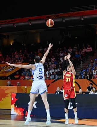 (260908) -- BERLIN, Sept. 8, 2026 -- Jia Saiqi (R) of China shoots during the group D match between China and Italy at the FIBA Women s Basketball World Cup 2026 in Berlin, Germany, Sept. 7, 2026. ) (SP)GERMANY-BERLIN-BASKETBALL-WOMEN S WORLD CUP-CHN VS ITA ZhangxHaofu 