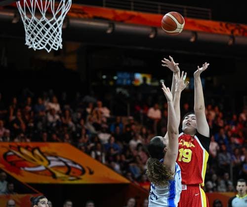 (260908) -- BERLIN, Sept. 8, 2026 -- Zhang Ziyu (R) of China shoots during the group D match between China and Italy at the FIBA Women s Basketball World Cup 2026 in Berlin, Germany, Sept. 7, 2026. ) (SP)GERMANY-BERLIN-BASKETBALL-WOMEN S WORLD CUP-CHN VS ITA ZhangxHaofu 