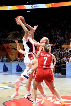 07.09.2026, Basketball, Damen, FIBA Basketball WM, 2026, USA vs Czechia Sonia Citron ( USA 5 ), Petra Holesinska ( Czechia 13 ), Petra Malikova ( Czechia 7 ) Berlin Uber Arena Berlin Deutschland Copyright: xNordphotox xEnglerx