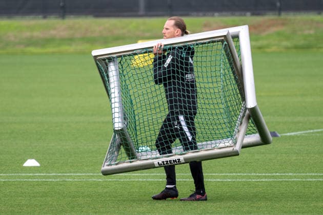 Eugen Polanski (Borussia Moenchengladbach, Trainer) hilft bei der Trainingsvorbereitung mit. Oeffentliches Training Borussia Moenchengladbach, Fussball, Bundesliga, Saison 2026 2027, 08.09.2026 oeffentliches Training Borussia Moenchengladbach, Fussball, Bundesliga, Saison 2026 2027, 08.09.2026 Moenchengladbach *** Eugen Polanski, Borussia Mönchengladbach coach, helps prepare for training. Borussia Mönchengladbach open training session, soccer, Bundesliga, 2026–2027 season, September 8, 2026, public training session for Borussia Mönchengladbach, soccer, Bundesliga, 2026–2027 season, September 8, 2026, Mönchengladbach Copyright: xEibner-Pressefoto ThomasxHaeslerx EP_THR