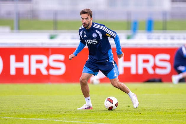 08.09.2026, Fussball, Training des FC Schalke 04. Kenan Karaman (FC Schalke 04). Gelsenkirchen Trainingsgelände FC Schalke 04 NRW Deutschland xRHR-FOTO YYx *** September 8, 2026, Soccer, FC Schalke 04 practice, Kenan Karaman, FC Schalke 04, Gelsenkirchen, FC Schalke 04 training facility, North Rhine-Westphalia, Germany, xRHR, PHOTO YYx Copyright: RHR-FOTOx RHR-FOTO YY