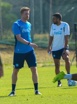 Allenamento SSC Napoli a Castelvolturno Kevi De Bruyne of SSC Napoli Durante l™allenamento pre partita Champions League tra Napoli ed Arsenal a Castelvolturno del 08 09 2026 Castelvolturno Centro Sportivo SSC Napoli Campania ITALIA Copyright: xSalvatorexDexRosaxSalvatorexDexRosax DSC02819