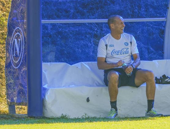 Allenamento SSC Napoli a Castelvolturno Massimiliano Allegri Head Coach of SSC Napoli Durante l™allenamento pre partita Champions League tra Napoli ed Arsenal a Castelvolturno del 08 09 2026 Castelvolturno Centro Sportivo SSC Napoli Campania ITALIA Copyright: xSalvatorexDexRosaxSalvatorexDexRosax DSC02758