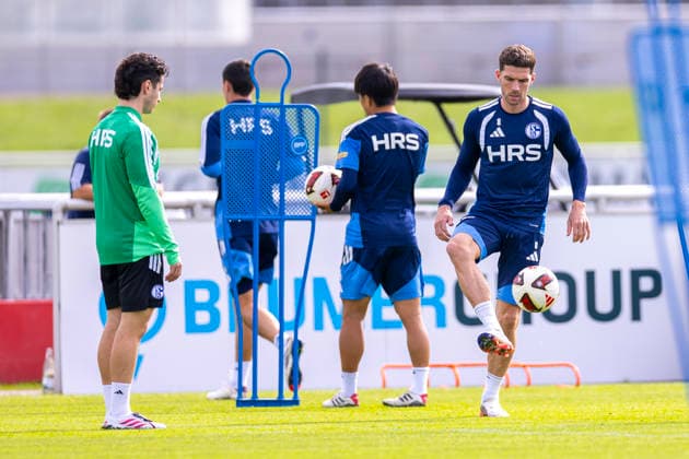 08.09.2026, Fussball, Training des FC Schalke 04. Robin Gosens (FC Schalke 04). Gelsenkirchen Trainingsgelände FC Schalke 04 NRW Deutschland xRHR-FOTO YYx *** September 8, 2026, Soccer, FC Schalke 04 practice Robin Gosens FC Schalke 04 Gelsenkirchen FC Schalke 04 training facility North Rhine-Westphalia Germany xRHR PHOTO YYx Copyright: RHR-FOTOx RHR-FOTO YY