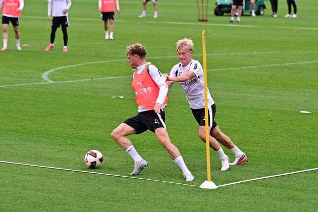 08.09.2026; Moenchengladbach; Fussball, Herren, Saison 2026 2027, Training Borussia Moenchengladbach Zweikampf zwischen v. li. Robin Hack (Gladbach), Fritz Fleck (Gladbach) DFL regulations prohibit any use of photographs as image sequences and or quasi-video. ista-Borussia-Park Nordrhein-Westfalen Deutschland *** September 8, 2026, Mönchengladbach Soccer, Men s, 2026–2027 season, Borussia Mönchengladbach training: Tackle between (from left) Robin Hack (Gladbach) and Fritz Fleck (Gladbach). DFL regulations prohibit any use of photographs as image sequences and or quasi-video content at Borussia Park, North Rhine-Westphalia, Germany
