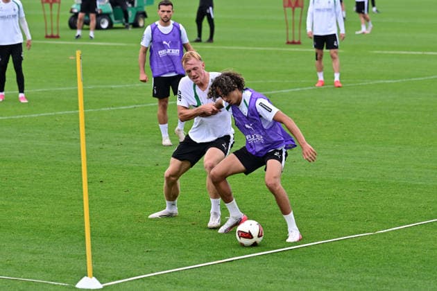 08.09.2026; Moenchengladbach; Fussball, Herren, Saison 2026 2027, Training Borussia Moenchengladbach Zweikampf zwischen v. li. Isac Lidberg (Gladbach), Wael Mohya (Gladbach) DFL regulations prohibit any use of photographs as image sequences and or quasi-video. ista-Borussia-Park Nordrhein-Westfalen Deutschland *** September 8, 2026, Mönchengladbach Soccer, Men s, 2026–2027 season, Borussia Mönchengladbach training: Tackle between (from left) Isac Lidberg (Gladbach) and Wael Mohya (Gladbach). DFL regulations prohibit any use of photographs as image sequences and or quasi-video footage at Borussia Park, North Rhine-Westphalia, Germany