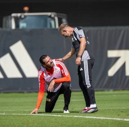 Fußball, Herren, Saison 2026 2027, 1. Bundesliga, 1. FC Union Berlin, Training auf Trainingsplatz II, v. l. Christopher Trimmel (1. FC Union), Trainer Mauro Lustrinelli (1. FC Union Berlin), 08.09.2026, *** Soccer, Men s, 2026–2027 Season, Bundesliga 1, 1. FC Union Berlin, Training on Training Field II, from left: Christopher Trimmel (1. FC Union), Coach Mauro Lustrinelli (1. FC Union Berlin), September 8, 2026, Copyright: xMatthiasxKochx