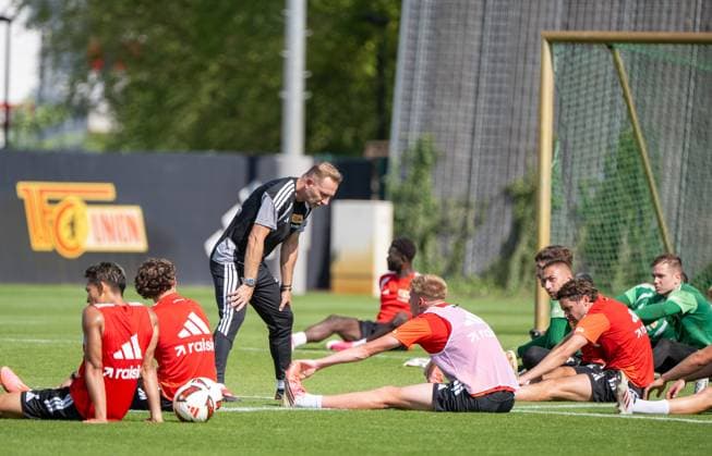 Fußball, Herren, Saison 2026 2027, 1. Bundesliga, 1. FC Union Berlin, Training auf Trainingsplatz II, v. l. Trainer Mauro Lustrinelli (1. FC Union Berlin), Zeno van den Bosch (1. FC Union Berlin), 08.09.2026, *** Soccer, Men s, 2026–2027 Season, Bundesliga 1, 1. FC Union Berlin, Training on Field II, from left: Coach Mauro Lustrinelli (1. FC Union Berlin), Zeno van den Bosch (1. FC Union Berlin), September 8, 2026, Copyright: xMatthiasxKochx