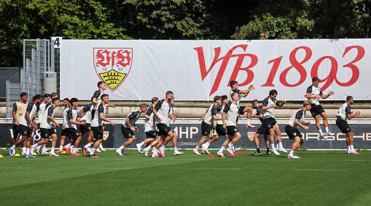 2026.09.08 Deutschland, Stuttgart, Fußball VfB Stuttgart Training, Feature Warm up *** September 8, 2026, Germany, Stuttgart, Soccer: VfB Stuttgart Practice, Feature: Warm-up