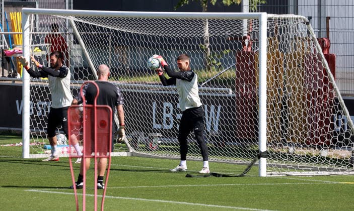08.09.26 VfB Stuttgart Training Deutschland, Stuttgart, 08.09.2026, Fussball, Bundesliga, Saison 2026 2027, VfB Stuttgart Training: Fabian Bredlow. *** 08 09 26 VfB Stuttgart Training Germany, Stuttgart, September 8, 2026, Soccer, Bundesliga, 2026–2027 Season, VfB Stuttgart Training Fabian Bredlow
