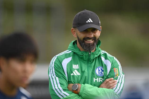 Trainer Miron MUSLIC (GE) leitet das Training, Training des FC Schalke 04 (GE) am 08.09.2026 auf dem Trainingsgelaende in Gelsenkirchen Deutschland. Â *** Coach Miron MUSLIC GE leads the training session for FC Schalke 04 GE on September 8, 2026, at the training facility in Gelsenkirchen, Germany Â