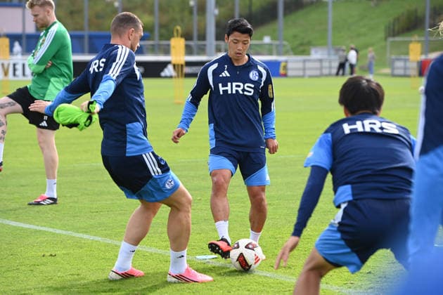 v.l. Edin DZEKO (GE) , Hwang Hee-chan (GE), Satoshi TANAKA (GE) Training des FC Schalke 04 (GE) am 08.09.2026 auf dem Trainingsgelaende in Gelsenkirchen Deutschland. Â *** from left: Edin DZEKO GE, Hwang Hee-chan GE, Satoshi TANAKA GE. FC Schalke 04 GE training session on September 8, 2026, at the training facility in Gelsenkirchen, Germany Â