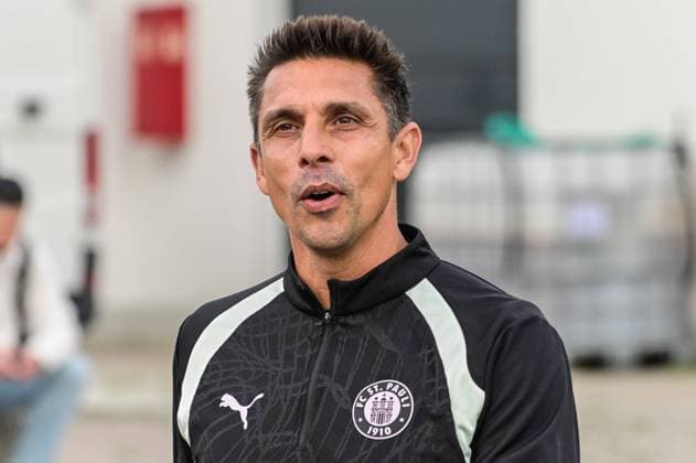 Trainer Marcel Rapp ( Pauli ) Deutschland , Hamburg , Trainingsgelände an der Kollaustrasse , Fussball , 2. Bundesliga , FC St Pauli *** Coach Marcel Rapp, St. Pauli, Germany, Hamburg, training facility on Kollaustrasse, soccer, 2. Bundesliga, FC St. Pauli