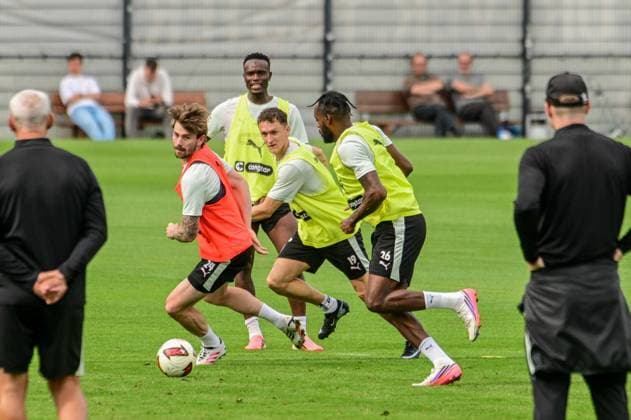 Connor Metcalfe Kaars Martijn Ricky-Jade Jones ( Pauli ) Deutschland , Hamburg , Trainingsgelände an der Kollaustrasse , Fussball , 2. Bundesliga , FC St Pauli *** Connor Metcalfe Kaars Martijn Ricky Jade Jones Pauli Germany, Hamburg, Training Facility on Kollaustrasse, Soccer, 2. Bundesliga, FC St. Pauli