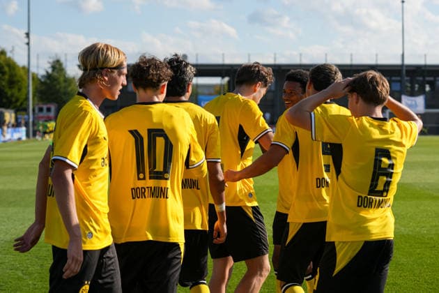 Dienstag, 08.09.2026 Saison 2026 2027 1. Spieltag UEFA Youth League im BVB Fußballpark Hohenbuschei, Dortmund, Germany. BV Borussia Dortmund U19 - FC Villarreal U19. Torjubel nach dem 2:1 durch Jan-Luca Riedl (BVB).