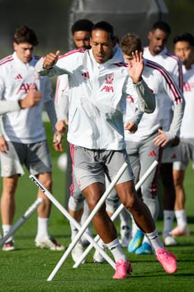 Liverpool Training Virgil van Dijk of Liverpool FC warms up during the Liverpool Training Session at the AXA Training Centre ahead of the UEFA Champions League Round 1 match v Atletico Madrid, Kirkby, Liverpool, England on 8 September 2026 Credit: Steve Flynn Every Second Media Editorial use only. All images are copyright Every Second Media Limited. No images may be reproduced without prior permission. Copyright: xIMAGO EveryxSecondxMediax ESM-2146-0079 StevexFlynnx xEveryxSecondxMediax