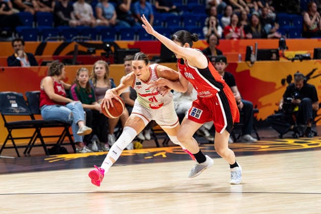 Reka Lelik (Ungarn, 21) im Dribbling gegen Otoha Goto (Japan, 06), GER, Ungarn vs. Japan, Basketball, FIBA Women s World Cup 2026, Qualifikation fuers Viertelfinale, 08.09.2026 GER, Ungarn vs. Japan, Basketball, FIBA Women s World Cup 2026, Qualifikation fuers Viertelfinale, 08.09.2026 Berlin Copyright: xEibner-Pressefoto MaxxVincenx EP_MVN