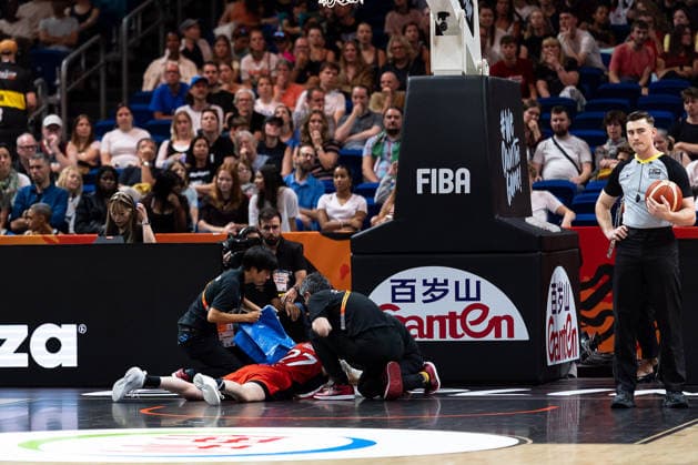 Saki Hayashi (Japan, 27) verletzt am Boden, Verletzung, GER, Ungarn vs. Japan, Basketball, FIBA Women s World Cup 2026, Qualifikation fuers Viertelfinale, 08.09.2026 GER, Ungarn vs. Japan, Basketball, FIBA Women s World Cup 2026, Qualifikation fuers Viertelfinale, 08.09.2026 Berlin Copyright: xEibner-Pressefoto MaxxVincenx EP_MVN