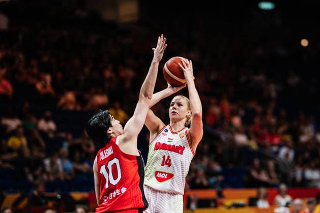 FIBA Women™s Basketball World Cup 2026: Ungarn vs. Japan, 08.09.2026 Dorka Juhasz (Ungarn, 14) wirft, Ramu Tokashiki (Japan, 10) versucht zu blocken; Basketball, FIBA Women™s Basketball World Cup 2026, Final Phase, Qualifikation fürs Viertelfinale: Ungarn vs. Japan am 08.09.2026 in der Uber Arena, Berlin Copyright: xBEAUTIFULxSPORTS Tonhäuserx