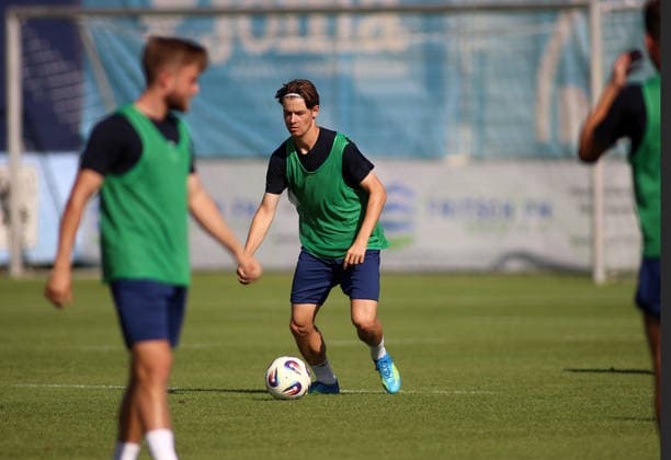 Fussball, Herren, Regionalliga Bayern, Saison 2026 2027, TSV 1860 München, Training Grünwalder Strasse 114, Trainingsgelände Raphael Ott (TSV 1860 München) mit Ball