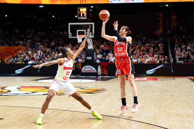 Yuki Miyazawa (Japan, 52) beim Wurf, Yvonne Turner (Ungarn, 22), GER, Ungarn vs. Japan, Basketball, FIBA Women s World Cup 2026, Qualifikation fuers Viertelfinale, 08.09.2026 GER, Ungarn vs. Japan, Basketball, FIBA Women s World Cup 2026, Qualifikation fuers Viertelfinale, 08.09.2026 Berlin Copyright: xEibner-Pressefoto MaxxVincenx EP_MVN