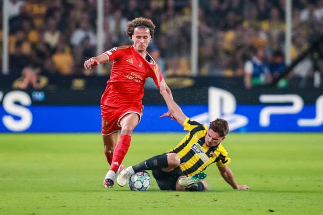 SOCCER - UEFA CL, AEK vs LASK ATHENS,GREECE,08.SEP.26 - SOCCER - UEFA Champions League, AEK Athens vs Linzer ASK. Image shows Robert Ljubicic (LASK) and Milan Vitalis (AEK).  GEPAxpictures xManuelxBinder