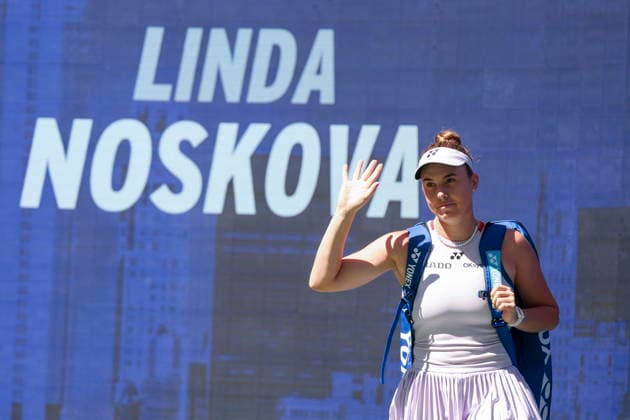 US Open tennis tournament - Day 10 Linda Noskova of Czechia enters the court before her game against Aryna Sabalenka of Belarus during the Women Singles Quarterfinals match of the US Open Tennis Championships in Flushing Meadows, New York, USA, 08 September 2026. FLUSHING MEADOWS NEW YORK United States  Copyright: xSARAHxYENESELx