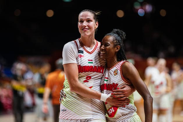FIBA Women™s Basketball World Cup 2026: Ungarn vs. Japan, 08.09.2026 Yvonne Turner (Ungarn, 22) im Arm mit Virag Takacs-Kiss (Ungarn, 2); Basketball, FIBA Women™s Basketball World Cup 2026, Final Phase, Qualifikation fürs Viertelfinale: Ungarn vs. Japan am 08.09.2026 in der Uber Arena, Berlin Copyright: xBEAUTIFULxSPORTS Tonhäuserx