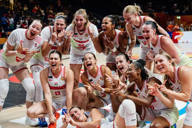 FIBA Women™s Basketball World Cup 2026: Ungarn vs. Japan, 08.09.2026 Ungarn macht ein Siegerfoto, alle jubeln, JUBEL; Basketball, FIBA Women™s Basketball World Cup 2026, Final Phase, Qualifikation fürs Viertelfinale: Ungarn vs. Japan am 08.09.2026 in der Uber Arena, Berlin Copyright: xBEAUTIFULxSPORTS Tonhäuserx