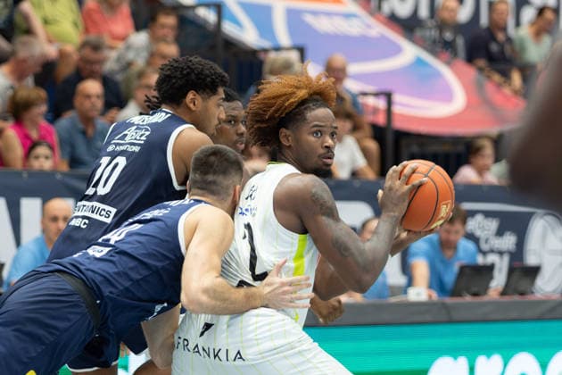 Kostja Mushidi (MBC, 10), Jure Planinic (MBC, 44), Taje Kelly (Bayreuth, 2), Syntainics MBC vs. Medikamente per Klick Bayreuth, Testspiel, Saisonvorbereitung, Basketball, Bundesliga, 2. Bundesliga, Männer, Saison 2026 27, 08.09.2026. Weißenfels Stadthalle Sachsen-Anhalt Deutschland
