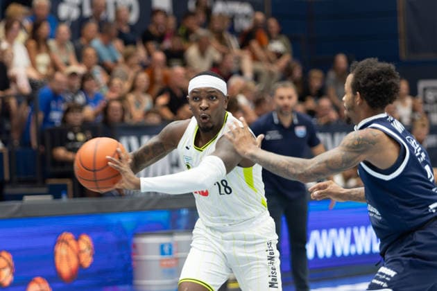 Glen Abram Jr. (Bayreuth, 28), DeLonnie Hunt (MBC, 3), Syntainics MBC vs. Medikamente per Klick Bayreuth, Testspiel, Saisonvorbereitung, Basketball, Bundesliga, 2. Bundesliga, Männer, Saison 2026 27, 08.09.2026. Weißenfels Stadthalle Sachsen-Anhalt Deutschland