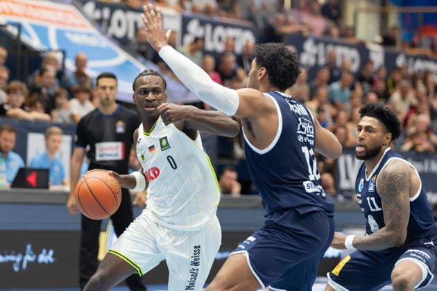 Joshua Bonga (Bayreuth, 0), Kostja Mushidi (MBC, 10), Anthony Gaines (MBC, 11), Syntainics MBC vs. Medikamente per Klick Bayreuth, Testspiel, Saisonvorbereitung, Basketball, Bundesliga, 2. Bundesliga, Männer, Saison 2026 27, 08.09.2026. Weißenfels Stadthalle Sachsen-Anhalt Deutschland