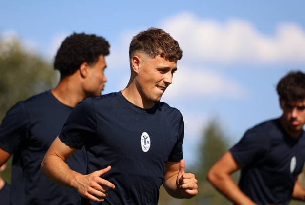 Fussball, Herren, Regionalliga Bayern, Saison 2026 2027, TSV 1860 München, Training Grünwalder Strasse 114, Trainingsgelände Benedikt Hoppe (TSV 1860 München) im Laufen, Kopf, Oberkörper