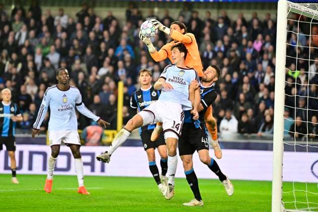 Club Brugge v Aston Villa - UEFA Champions League BRUGGE, BELGIUM - SEPTEMBER 08 : Torres Pau centre-back of Aston Villa, Sommer Yann goalkeeper of Club Brugge, Mechele Brandon defender of Club Brugge during the UEFA Champions League 2026 27 League Phase MD1 match between Club Brugge and Aston Villa on September 8, 2026 in Brugge, Belgium, 08 09 2026 Brugge Belgium  Copyright: xJanxDexMeuleneirx