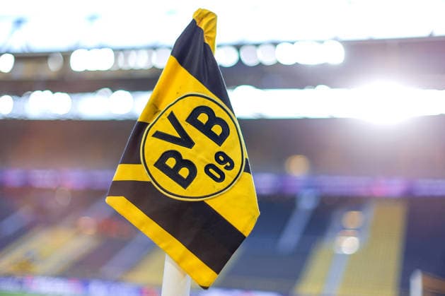 08.09.2026, Fußball, UEFA Championsleague, Borussia Dortmund - FC Villarreal, 1. Spieltag Champions League, Signal Iduna Park, Saison 2026 27: BVB Fahle Eckfahne Logo Vereinslogo Emblem DFB regulations prohibit any use of photographs as image sequences and or quasi-video. Nordrhein-Westfalen Deutschland