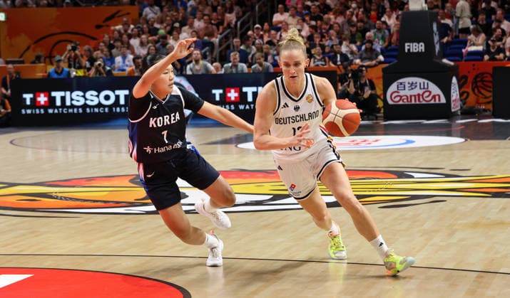 Jihyun Park, Leonie Fiebich am Ball Zweikampf Spielszene Aktio Basketball FIBA World Cup Weltmeisterschaft Frauen WM Saison 2026 2027 08.09.2026 DBB Deutschland GER vs Südkorea KOR