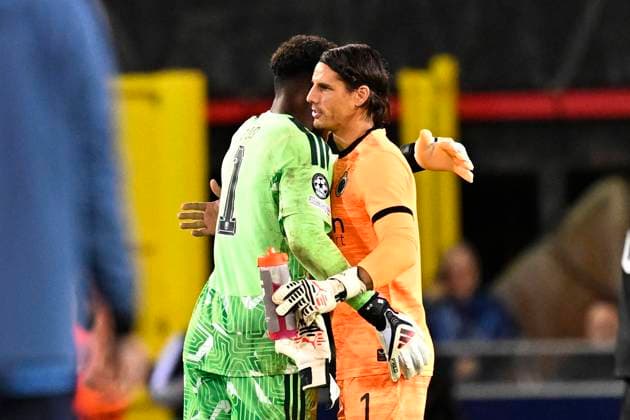Club Brugge v Aston Villa - UEFA Champions League BRUGGE, BELGIUM - SEPTEMBER 08 : Suzuki Zion goalkeeper of Aston Villa, Sommer Yann goalkeeper of Club Brugge during the UEFA Champions League 2026 27 League Phase MD1 match between Club Brugge and Aston Villa on September 8, 2026 in Brugge, Belgium, 08 09 2026 Brugge Belgium  Copyright: xTomasxSiskx