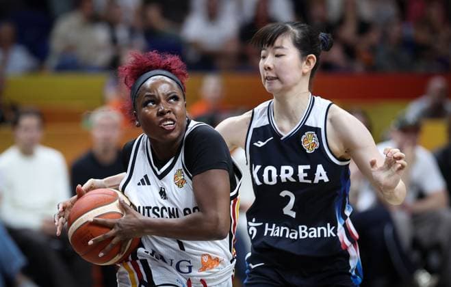 Germany s Alexis Peterson and Korea s Haeran Lee fight for the ball during a basketball game between Germany and South Korea, game 3 of the group phase at the FIBA Women s Basketball World Cup, on Tuesday 8 September 2026, in Berlin, Germany. The FIBA Women s Basketball World Cup takes place in Berlin from 4 to 23 September 2026. VIRGINIExLEFOUR  x185686684x