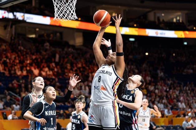Nyara Sabally (Deutschland, 08) beim Wurf, Isaem Choi (Korea, 06), GER, Deutschland vs. Korea, Basketball, FIBA Women s World Cup 2026, Qualifikation fuers Viertelfinale, 08.09.2026 GER, Deutschland vs. Korea, Basketball, FIBA Women s World Cup 2026, Qualifikation fuers Viertelfinale, 08.09.2026 Berlin Copyright: xEibner-Pressefoto MaxxVincenx EP_MVN
