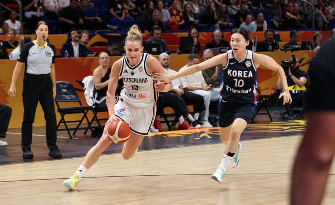 Leonie Fiebich am Ball, Yoolim Kang Zweikampf Spielszene Aktion Basketball FIBA World Cup Weltmeisterschaft Frauen WM Saison 2026 2027 08.09.2026 DBB Deutschland GER vs Südkorea KOR