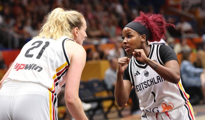 Alexis Peterson redet mit Marie Gülich Aktion Oberkörper Basketball FIBA World Cup Weltmeisterschaft Frauen WM Saison 2026 2027 08.09.2026 DBB Deutschland GER vs Südkorea KOR