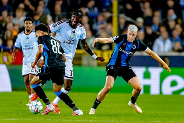 BRUGGE - Aston Villa FC midfielder Boubacar Kamara, Club Brugge defender Hugo Siquet during the UEFA Champions League match between Club Brugge and Aston Villa at Jan Breydelstadion on 8 September 2026 in Brugge, Belgie. (Photo by DeFodi Images) -