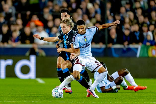 BRUGGE - Club Brugge forward Romeo Vermant, Aston Villa FC midfielder George Hemmings during the UEFA Champions League match between Club Brugge and Aston Villa at Jan Breydelstadion on 8 September 2026 in Brugge, Belgie. (Photo by DeFodi Images) -