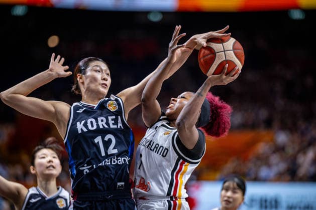 Basketball Berlin 08.09.2026 FIBA Women™s Basketball World Cup Germany 2026 Viertelfinal Qualifikation Deutschland (GER) - Südkorea (KOR) Alexis Peterson-Smalls (Deutschland, No.01) Peterson Haeran Lee (Korea, No.12)