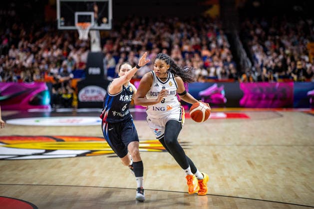 Basketball Berlin 08.09.2026 FIBA Women™s Basketball World Cup Germany 2026 Viertelfinal Qualifikation Deutschland (GER) - Südkorea (KOR) Nyara Sabally (Deutschland, No.08) Isaem Choi (Korea, No.06)
