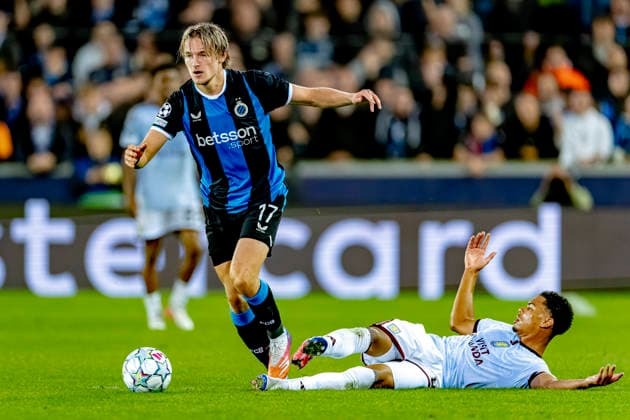 BRUGGE - Club Brugge forward Romeo Vermant, Aston Villa FC midfielder George Hemmings during the UEFA Champions League match between Club Brugge and Aston Villa at Jan Breydelstadion on 8 September 2026 in Brugge, Belgie. (Photo by DeFodi Images) -