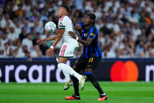 ESP: Real Madrid - Inter Milan. UEFA Champions League. Matchday 1 Kylian Mbappe of Real Madrid CF and Yann-Aurel Bisseck of FC Internazionale during the UEFA Champions League match, matchday 1, between Real Madrid and FC Inter de Milan played at Santiago Bernabeu Stadium on 8 Sep, 2026 in Madrid, Spain. kpng Copyright: xCesarxCebollax xPRESSINPHOTOx PS_2627_UCL_RMA_INT_024