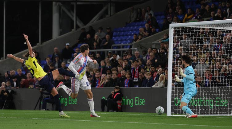 Carabao Cup - Crystal Palace v Middlesbrough LONDON, ENGLAND, SEPTEMBER 8: GOAL 1-0, Jorgen Strand Larsen of Crystal Palace scores a goal to put Crystal Palace 1-0 ahead during The Carabao Cup Third Round match between Crystal Palace v Middlesbrough at Selhurst Park Stadium, London, England, on September 8. (Photo by Daniel Weir) London Selhurst Park Stadium England Copyright: xDanielxWeir SportsxPressxPhotox Sportspressphoto_SPR226244