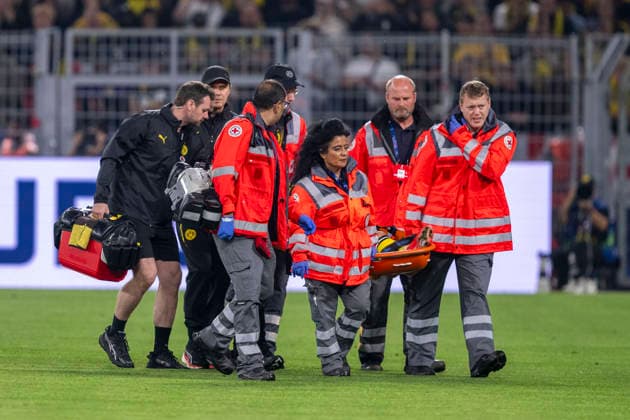08.09.2026: Champions League: Borussia Dortmund - FC Villareal m Signal-Iduna-Park. Konstantinos Karetsas (Borussia Dortmund) wird vom Platz getragen. WICHTIGER HINWEIS: Gemäß den Vorgaben der DFL und der UEFA ist es untersagt, in dem Stadion und oder vom Spiel angefertigte Fotoaufnahmen in Form von Sequenzbildern und oder videoähnlichen Fotostrecken zu verwerten bzw. verwerten zu lassen. Copyright: xDavidxInderliedx